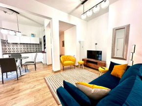 Lombardo's Family - Free Private Parking 700m from the station!